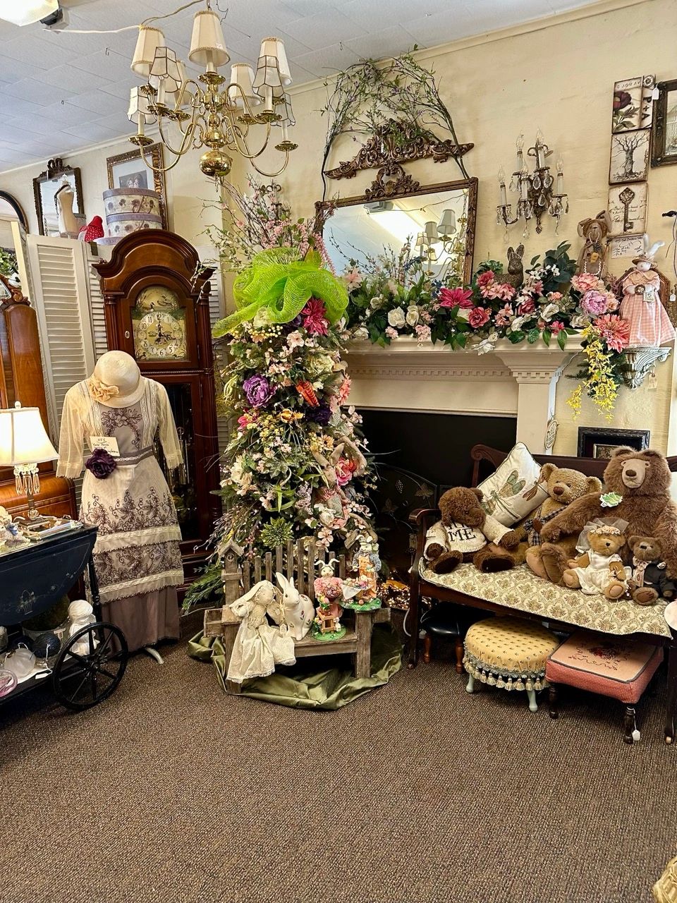 🌸🐰 Easter Has Arrived at Pollyanna’s Antiques! 🐣🌷