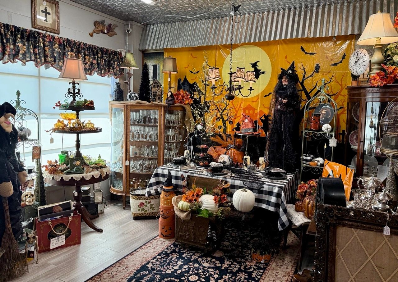 🎃✨ Halloween Magic Has Arrived at Pollyanna’s Antiques! ✨🎃