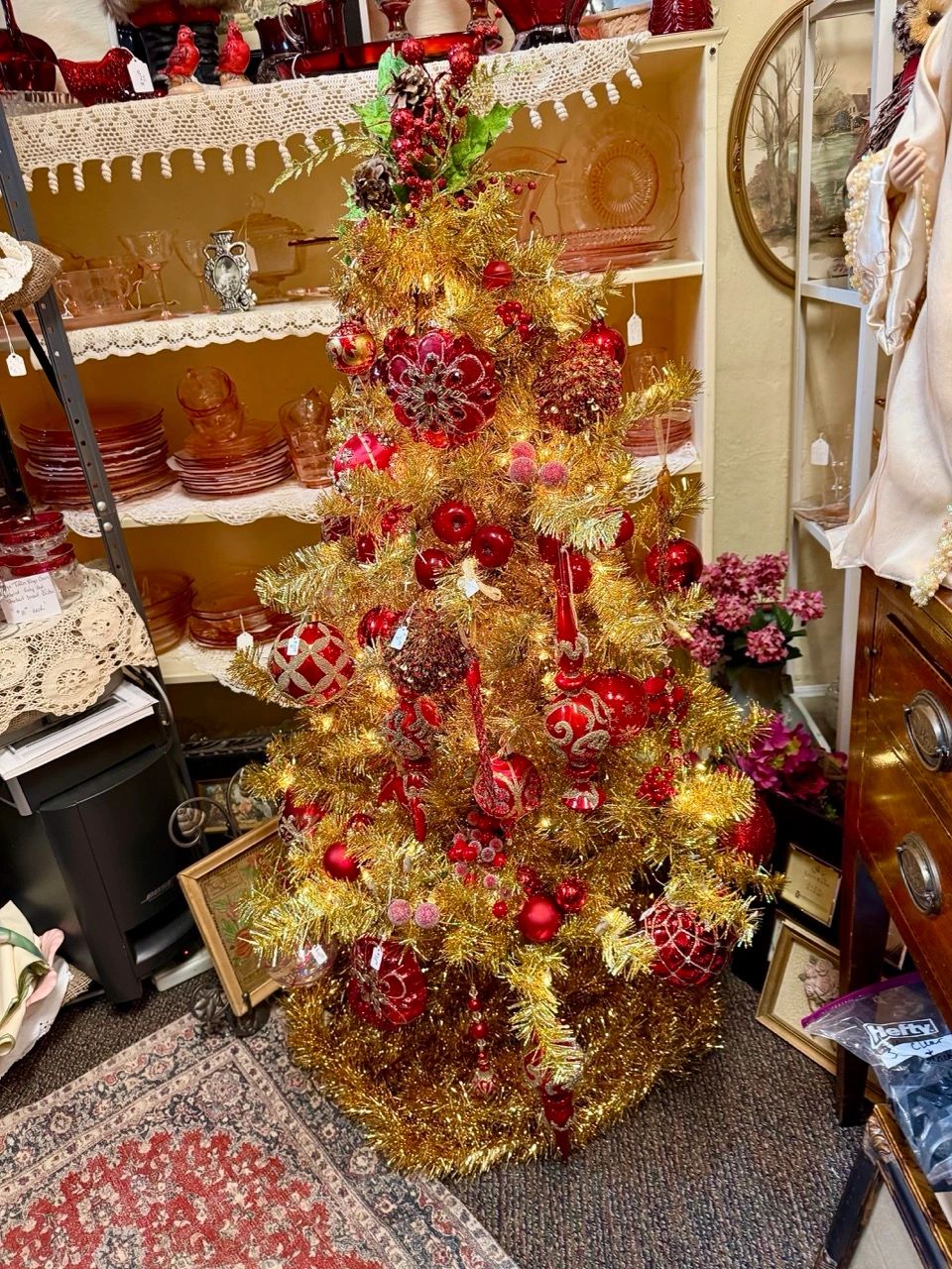A Gilded Christmas at Pollyanna’s Antiques 🎄✨